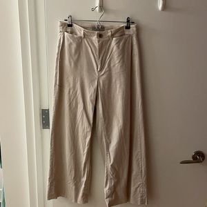 Everlane wide legged cropped pants in khaki size 6